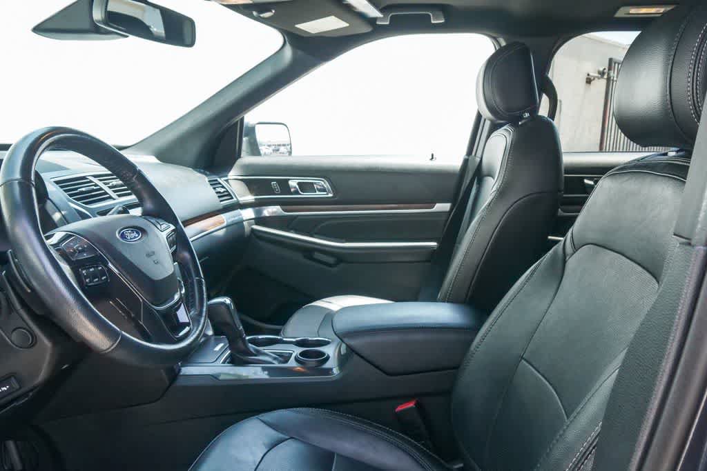 Used 2017 Ford Explorer Limited w/ Equipment Group 301A FWD image 17