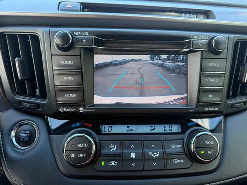 Used 2018 Toyota RAV4 XLE AWD/4WD image 24