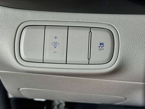 Used 2023 Hyundai Venue SEL FWD image 20