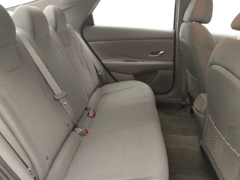 Used 2021 Hyundai Elantra SE FWD image 19