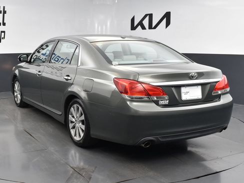 Used 2011 Toyota Avalon Limited FWD image 4