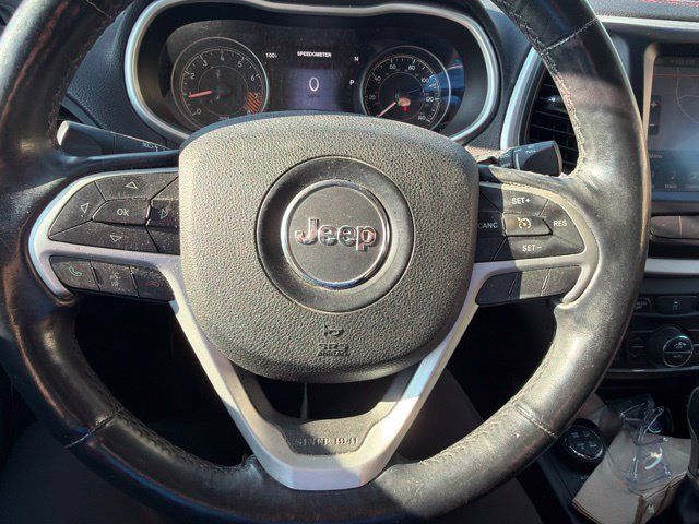 Used 2014 Jeep Cherokee Trailhawk w/ Comfort/Convenience Group AWD/4WD image 16
