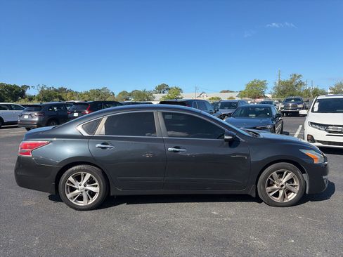 Used 2015 Nissan Altima 2.5 SV w/ Convenience Package image 8