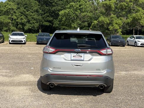 Used 2018 Ford Edge SEL w/ Equipment Group 201A FWD image 4