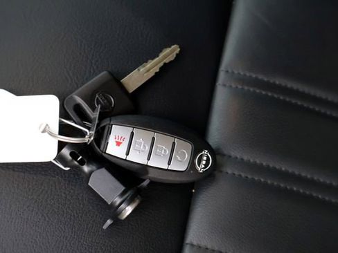 Used 2024 Nissan Frontier PRO-4X w/ Pro Premium Package image 40