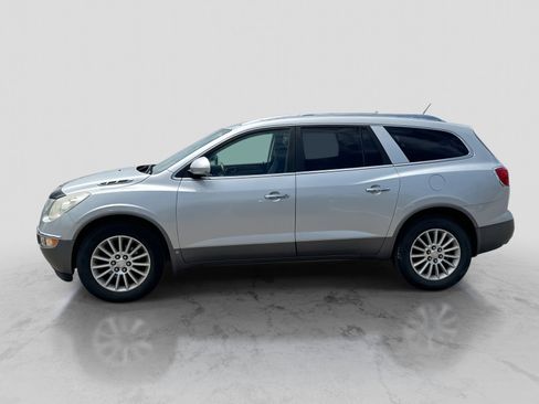 Used 2010 Buick Enclave CX FWD image 3