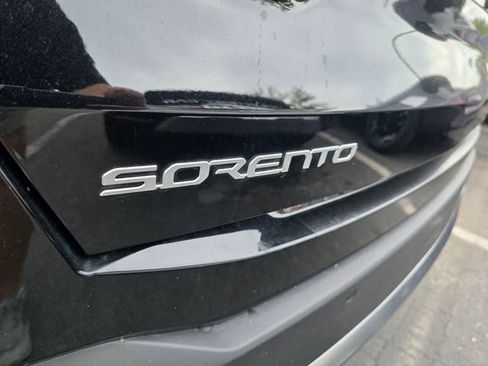 Used 2025 Kia Sorento S FWD image 10