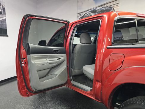 Used 2013 Toyota Tacoma PreRunner w/ SR5 Pkg RWD image 28