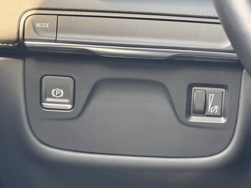 Used 2024 Cadillac Escalade Luxury image 25