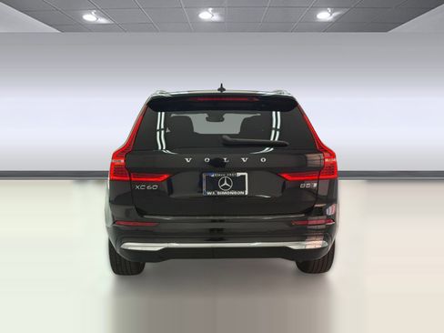 Used 2023 Volvo XC60 B5 Plus image 9