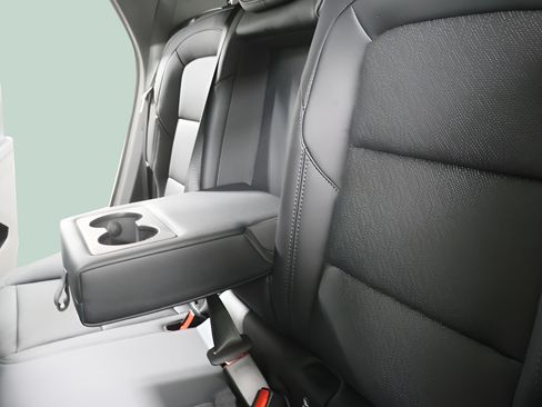 New 2026 Chevrolet Equinox LT w/ Convenience Package II FWD image 26