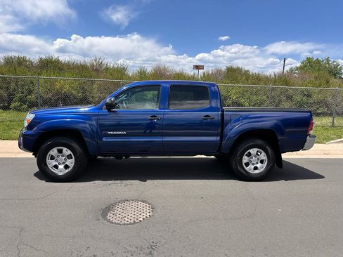 Used 2015 Toyota Tacoma 4x4 Double Cab w/ SR5 Package image 2