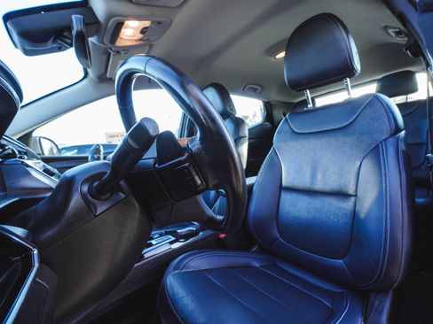 Used 2022 Chevrolet Bolt EUV LT w/ Convenience Package image 30