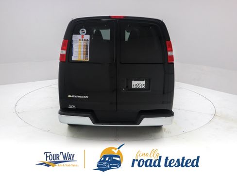 Used 2025 Chevrolet Express 3500 LT w/ LT Preferred Equipment Group RWD image 5