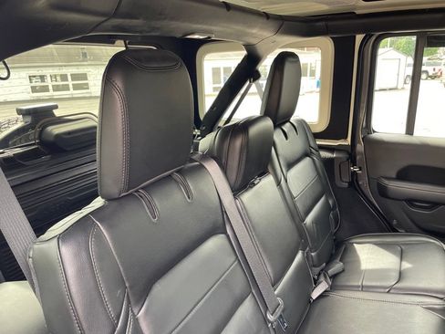 Used 2020 Jeep Wrangler Unlimited Sahara AWD/4WD image 36