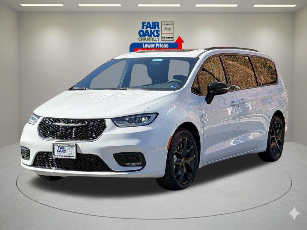 New 2026 Chrysler Pacifica Select w/ S Appearance Package FWD image 2