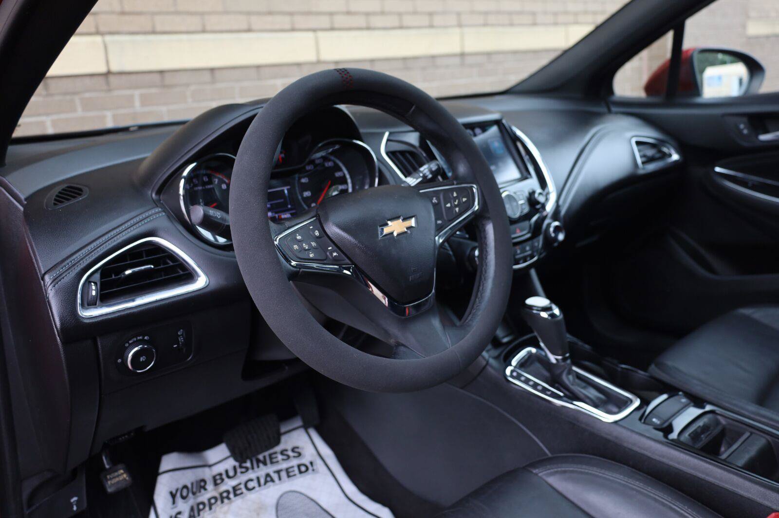 Used 2018 Chevrolet Cruze Premier FWD image 14
