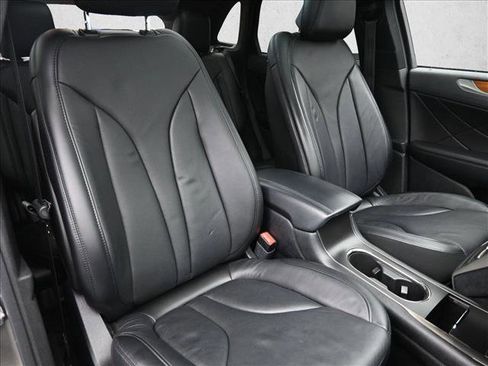 Used 2017 Lincoln MKC Reserve image 30