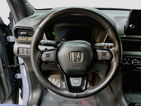 Used 2025 Honda Pilot Black Edition image 11