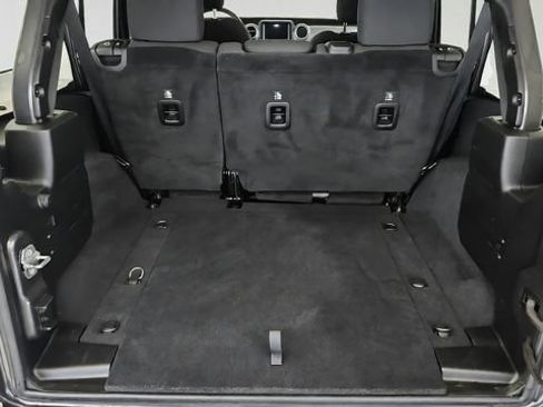 Used 2018 Jeep Wrangler Unlimited Sahara AWD/4WD image 19