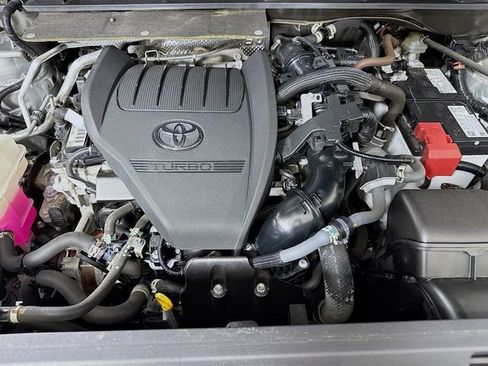 Used 2023 Toyota Highlander LE AWD/4WD image 30