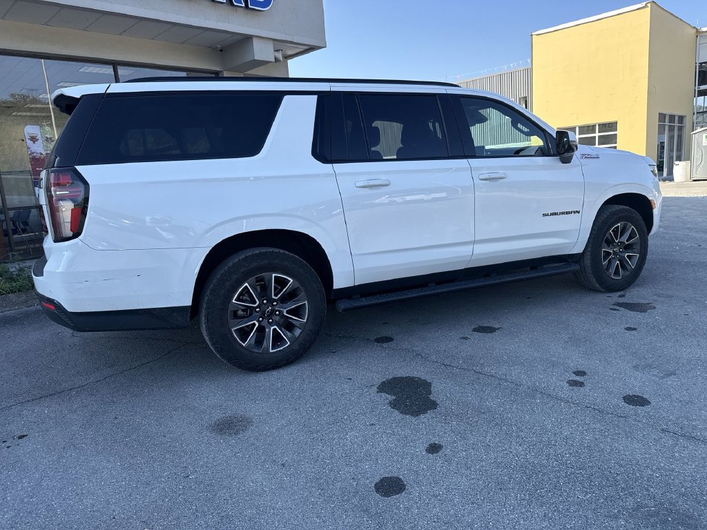 Used 2024 Chevrolet Suburban Z71 w/ Luxury Package AWD/4WD image 4