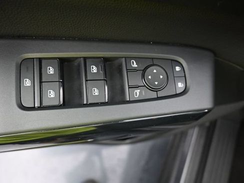 Used 2024 Nissan Pathfinder SV AWD/4WD image 12