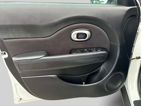 Used 2016 Kia Soul FWD image 18