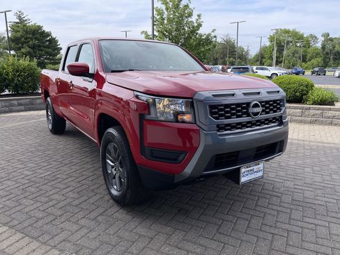 Used 2025 Nissan Frontier SV AWD/4WD image 8