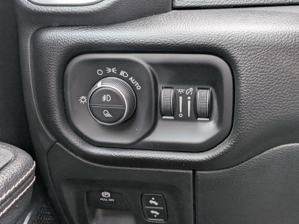 Used 2025 RAM 1500 Laramie AWD/4WD image 22