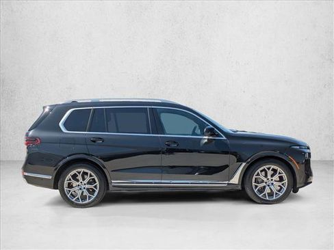 Used 2024 BMW X7 xDrive40i w/ Premium Package AWD/4WD image 4