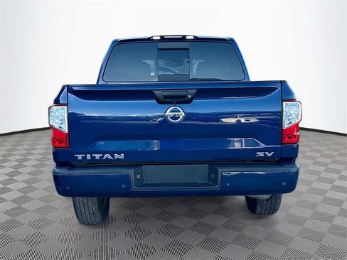Used 2021 Nissan Titan SV image 4