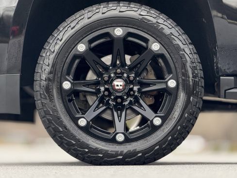 Used 2018 Chevrolet Tahoe LT image 17