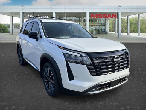 New 2026 Nissan Pathfinder Platinum image 7