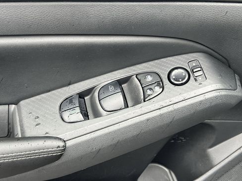 Used 2024 Nissan Altima 2.5 SV image 13