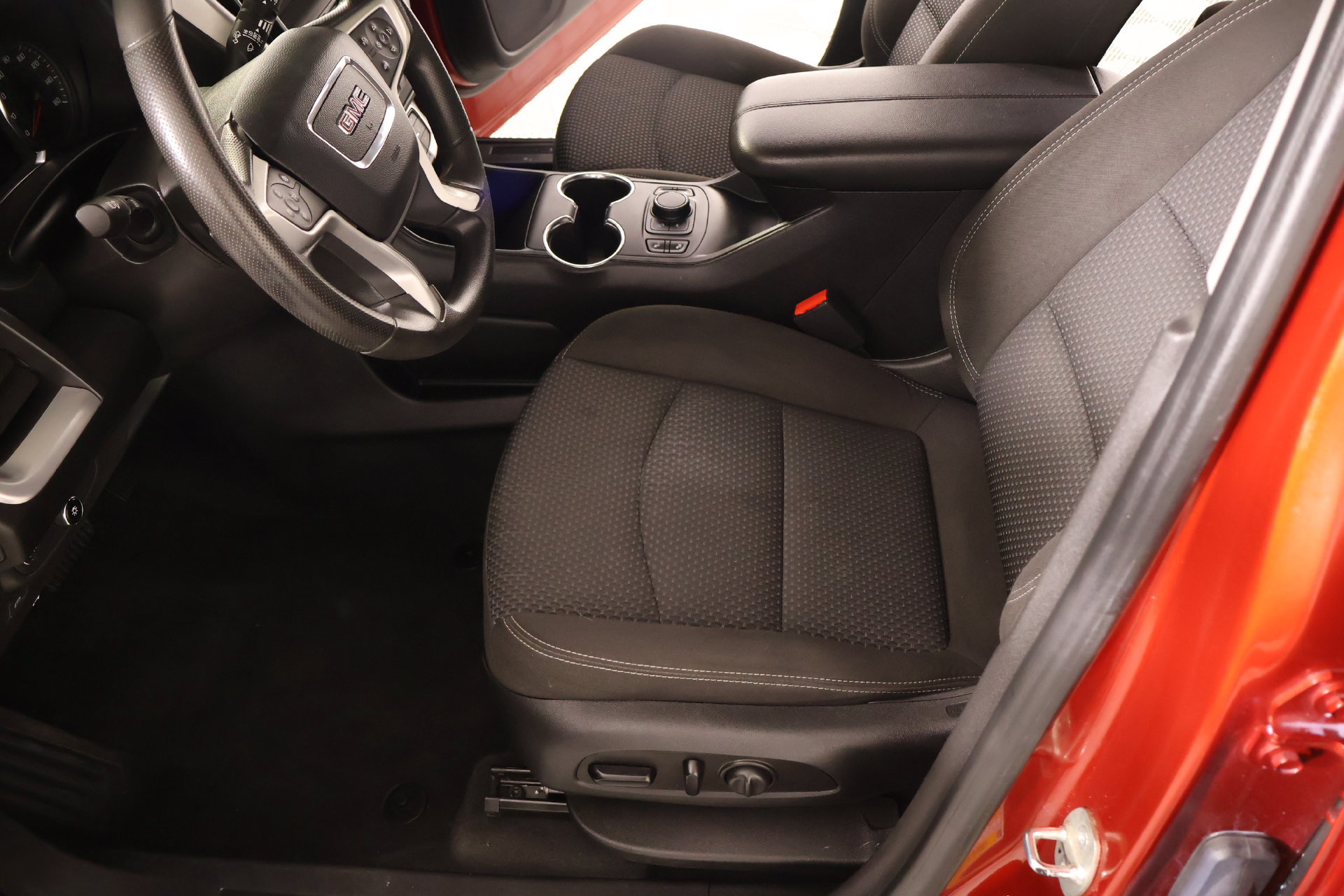Used 2023 GMC Terrain SLE w/ Driver Convenience Package FWD image 11