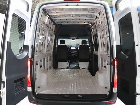 Used 2025 Mercedes-Benz Sprinter 2500 image 27