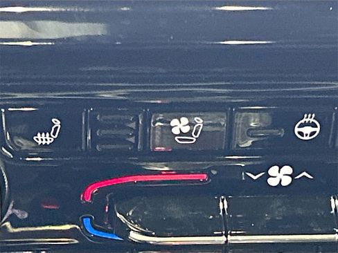 Used 2022 Jeep Grand Cherokee L Overland w/ Advanced Protech Group III image 19