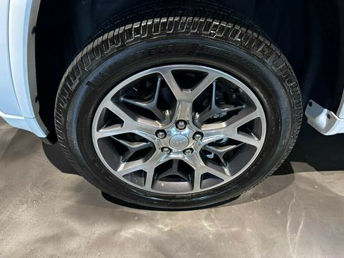 Used 2020 Jeep Grand Cherokee Overland AWD/4WD image 10