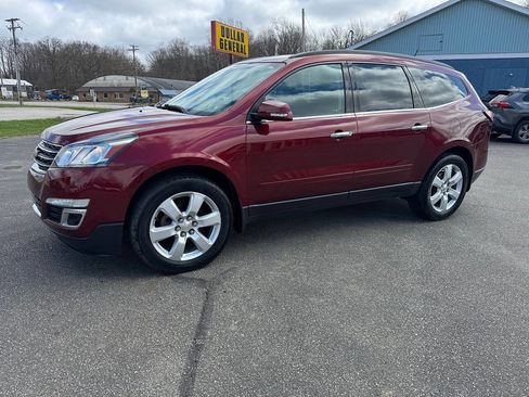 Used 2017 Chevrolet Traverse LT w/ Style and Technology Package image 2