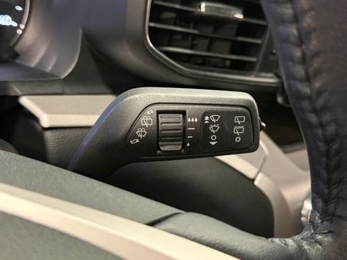 Used 2023 Ford Explorer XLT w/ Equipment Group 202A AWD/4WD image 17
