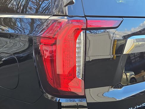 Used 2021 GMC Yukon Denali w/ Denali Ultimate Package image 10
