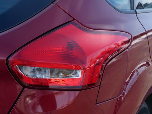 Used 2015 Ford Focus SE w/ SE Cold Weather Package image 17