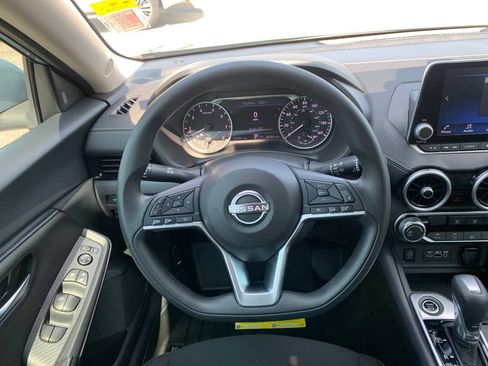 Used 2025 Nissan Sentra SV FWD image 10