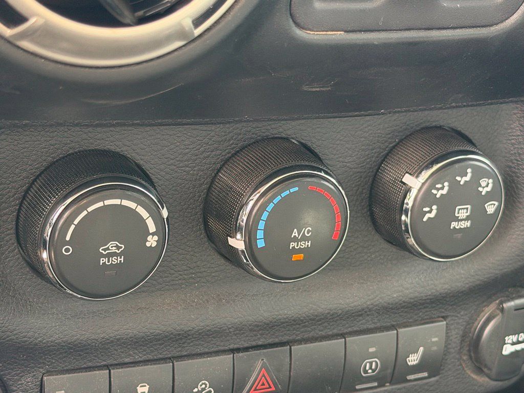 Used 2017 Jeep Wrangler Rubicon AWD/4WD image 21