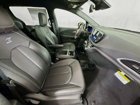 New 2026 Chrysler Pacifica Select w/ S Appearance Package image 25