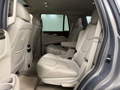 Used 2017 Cadillac Escalade Luxury image 21