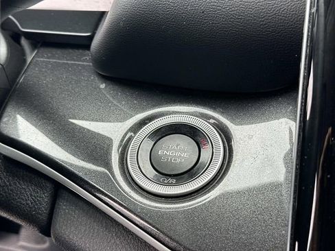 Used 2023 Jeep Grand Cherokee Laredo image 23