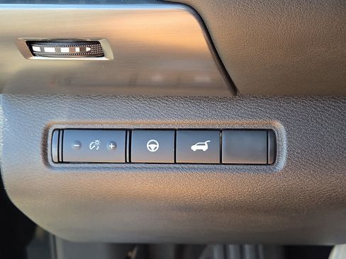 Used 2025 Nissan Pathfinder SL AWD/4WD image 26