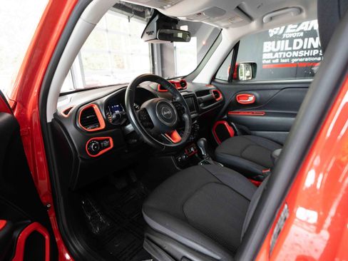Used 2020 Jeep Renegade Altitude AWD/4WD image 8